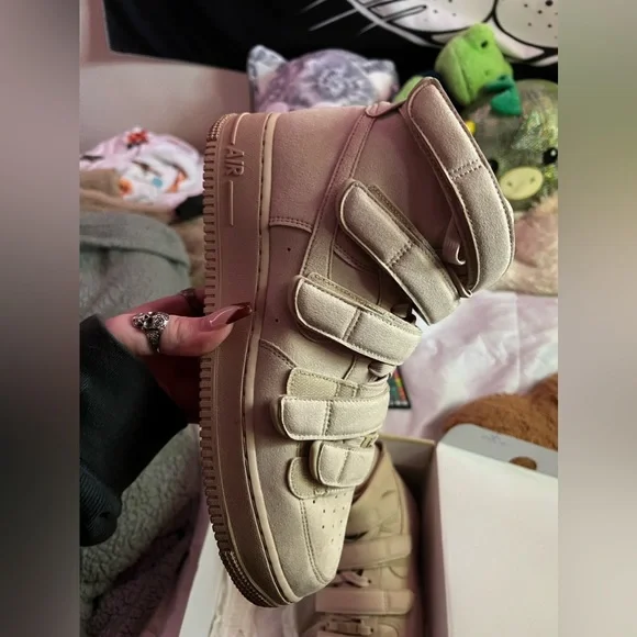 Billie Eilish mushroom nike sneakers. Size 10.5 men’s/12 women’s. - Picture 5 of 6